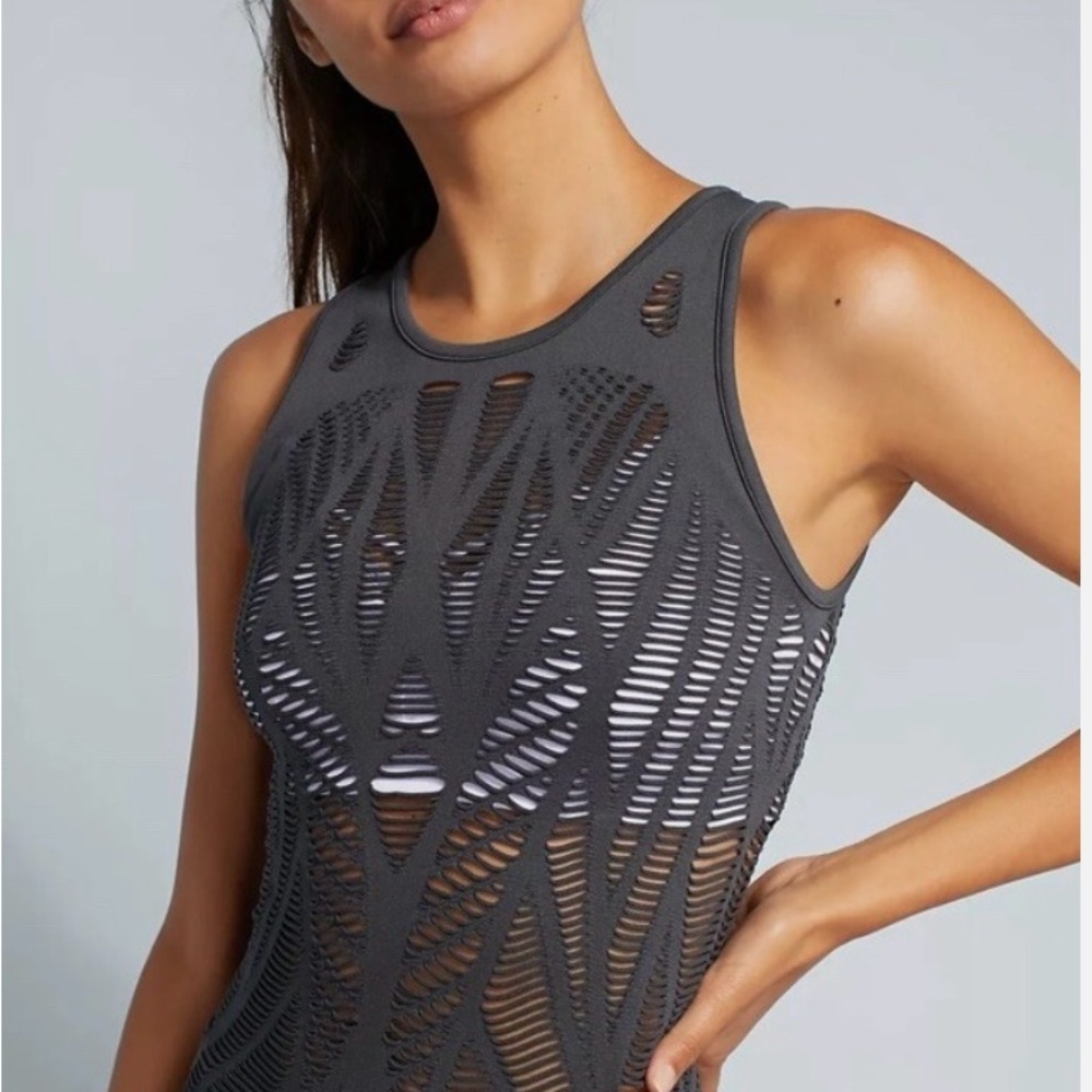 Alo Yoga Vixen Womens Small Racerback Crop Tank Shredded Cutout Black‎